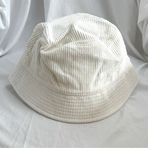 NWOT Gap White Corduroy Bucket Hat M/L
